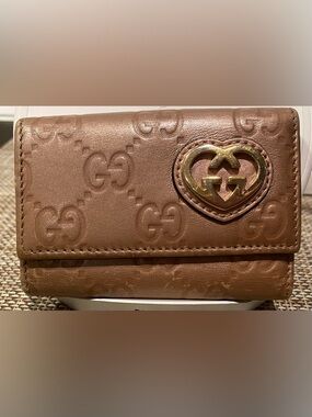 Gucci Embossed Leather Key holder with Gold Heart GG